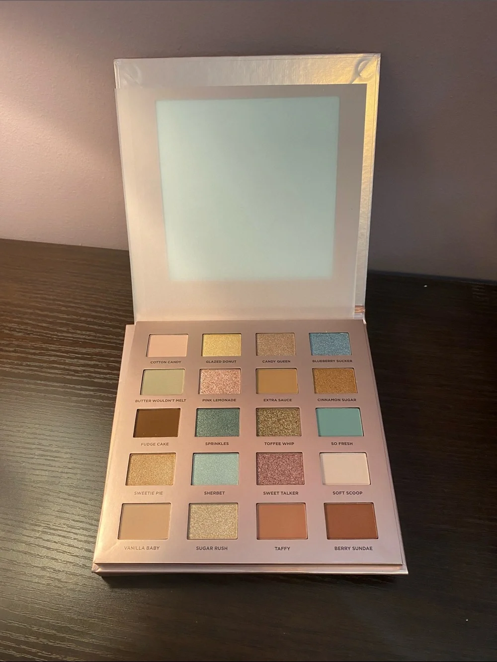 ICONIC London Treat Yourself Eyeshadow Palette - Pale Pink Iridescent